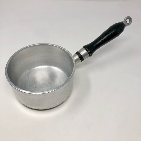 WEAR-EVER Aluminum Sauce Pan Pot #1040 1/2 Made In Canada Wooden Handle No Lid - Picture 2 of 10